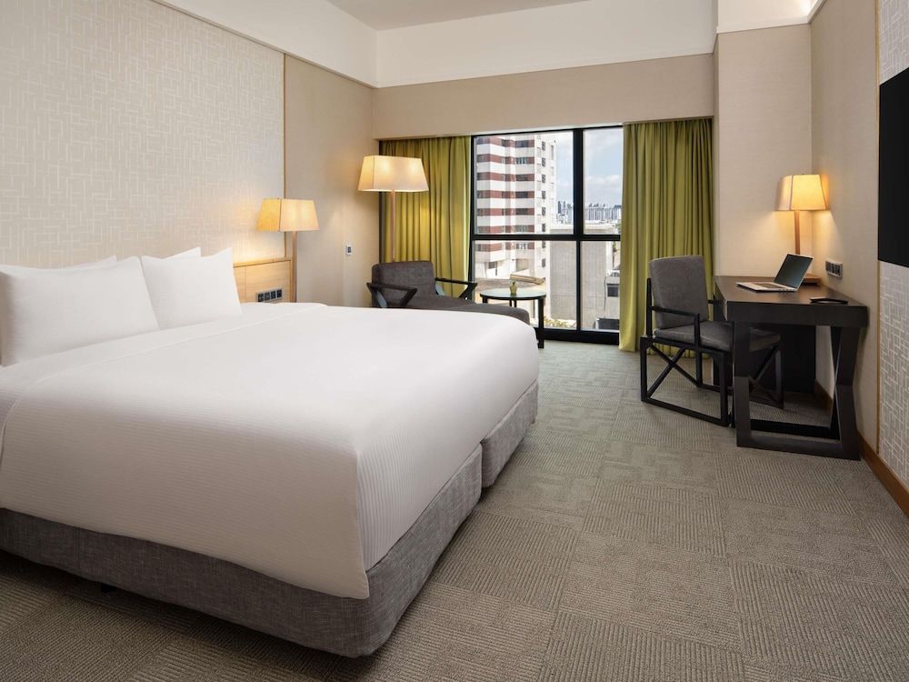 Grand Mercure Singapore Roxy Superior Room, 1 King Bed
