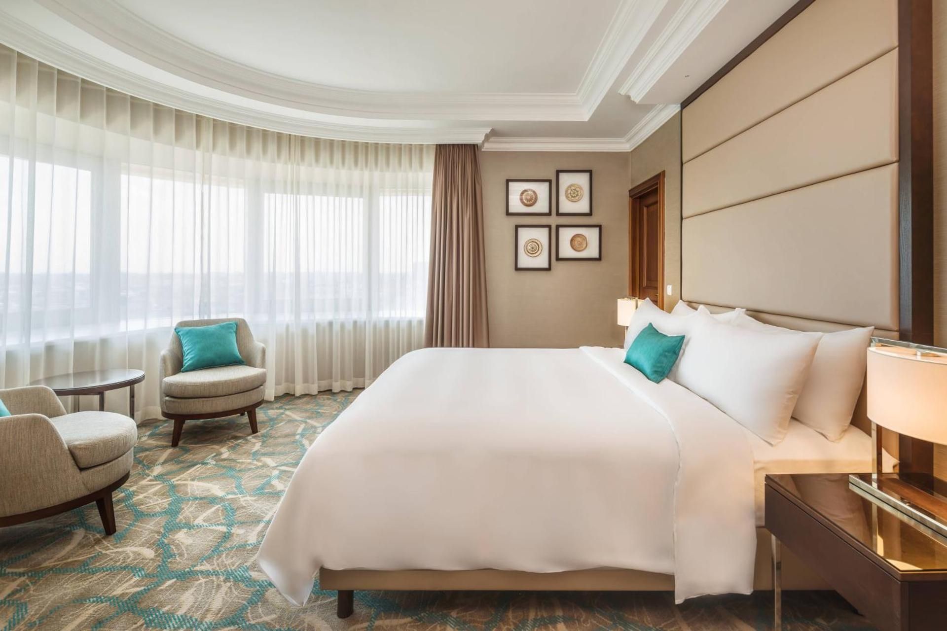 Presidential Suite, 1 Bedroom Presidential Suite, 1 King, Sofa bed, Cathedral view