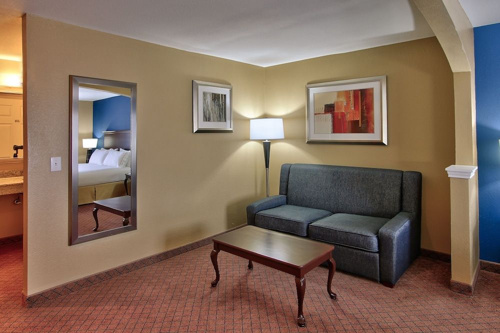 undefined Holiday Inn Express Hotel & Suites Houston-Downtown Conv Ctr by IHG 4