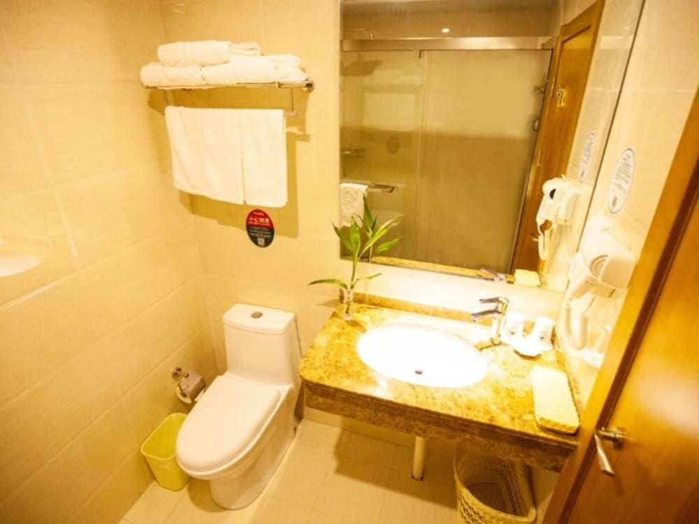 GreenTree Inn Yancheng Dongtai Huiyang Road Guofu Hotel Twin Room 4