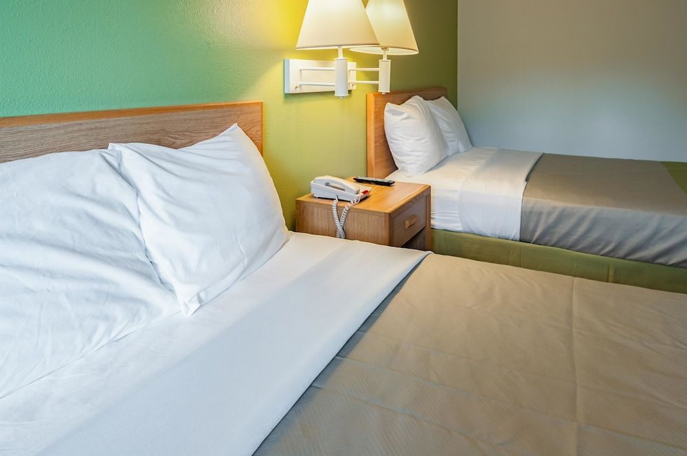 Motel 6 Drums, PA Standard Room, 2 Double Beds, Non Smoking 3