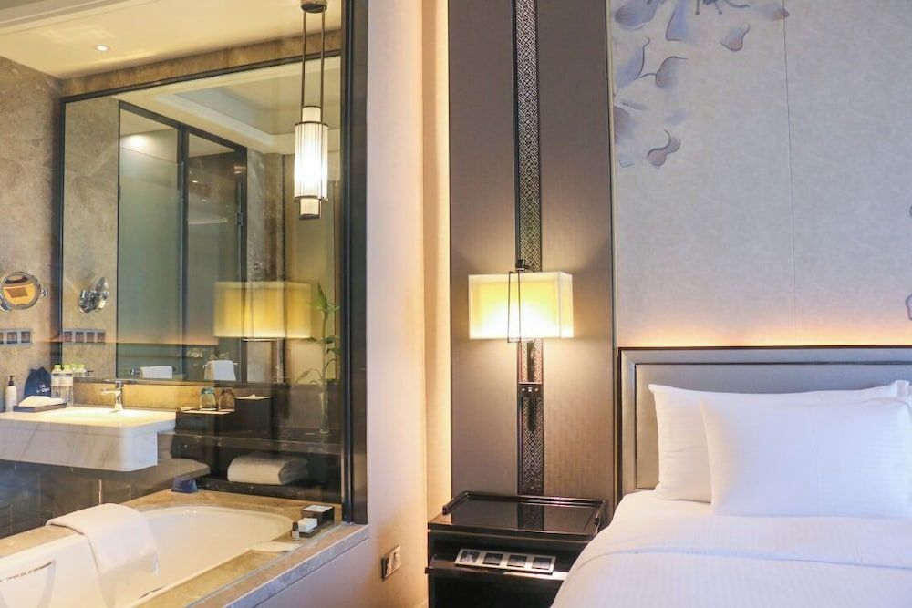Wanda Realm Liuzhou Deluxe King Room 5