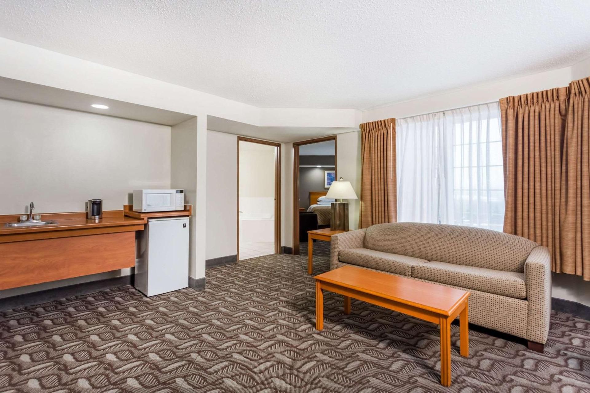 One-Bedroom King Suite - Non-Smoking