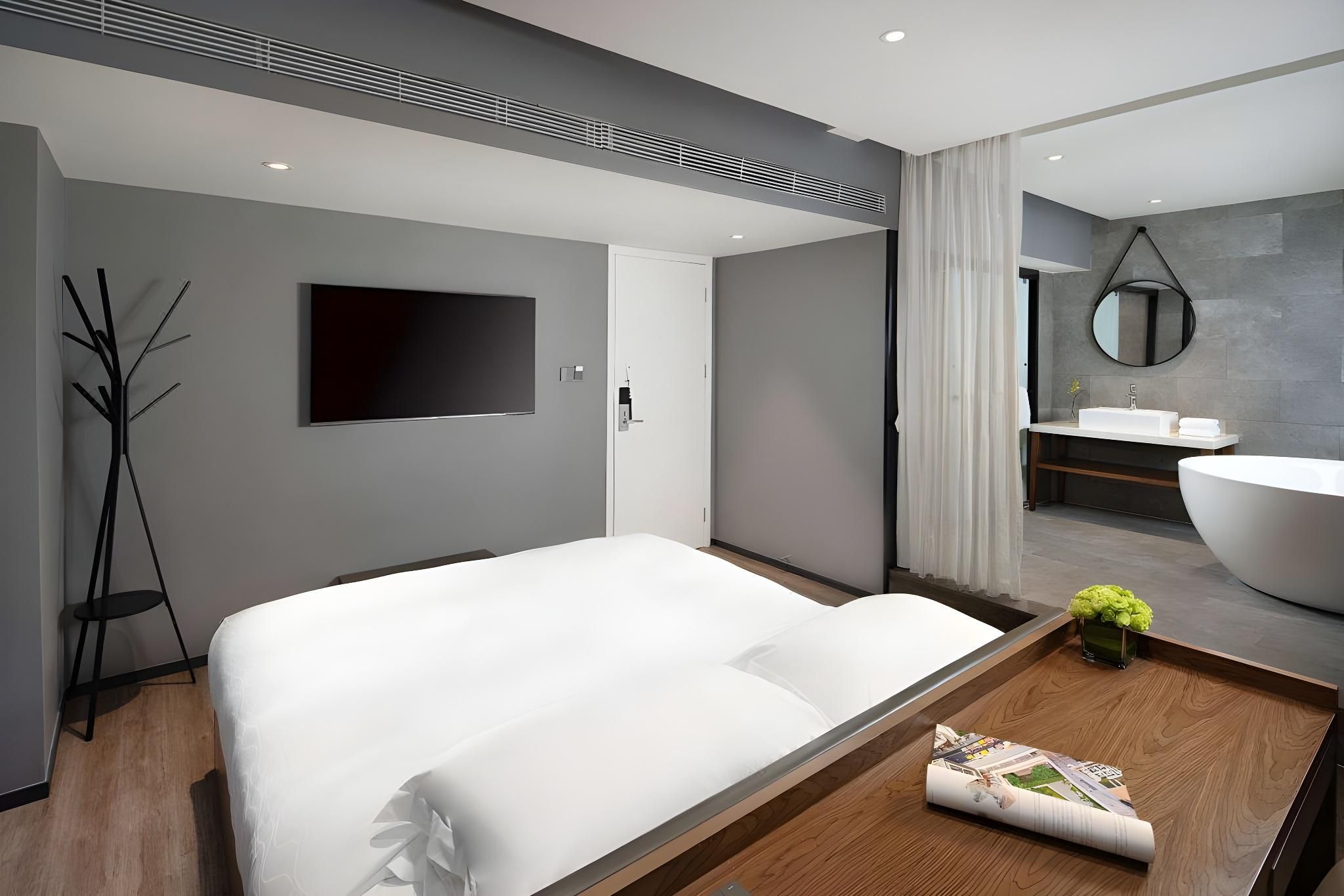 Deluxe Queen - 1 Bathroom