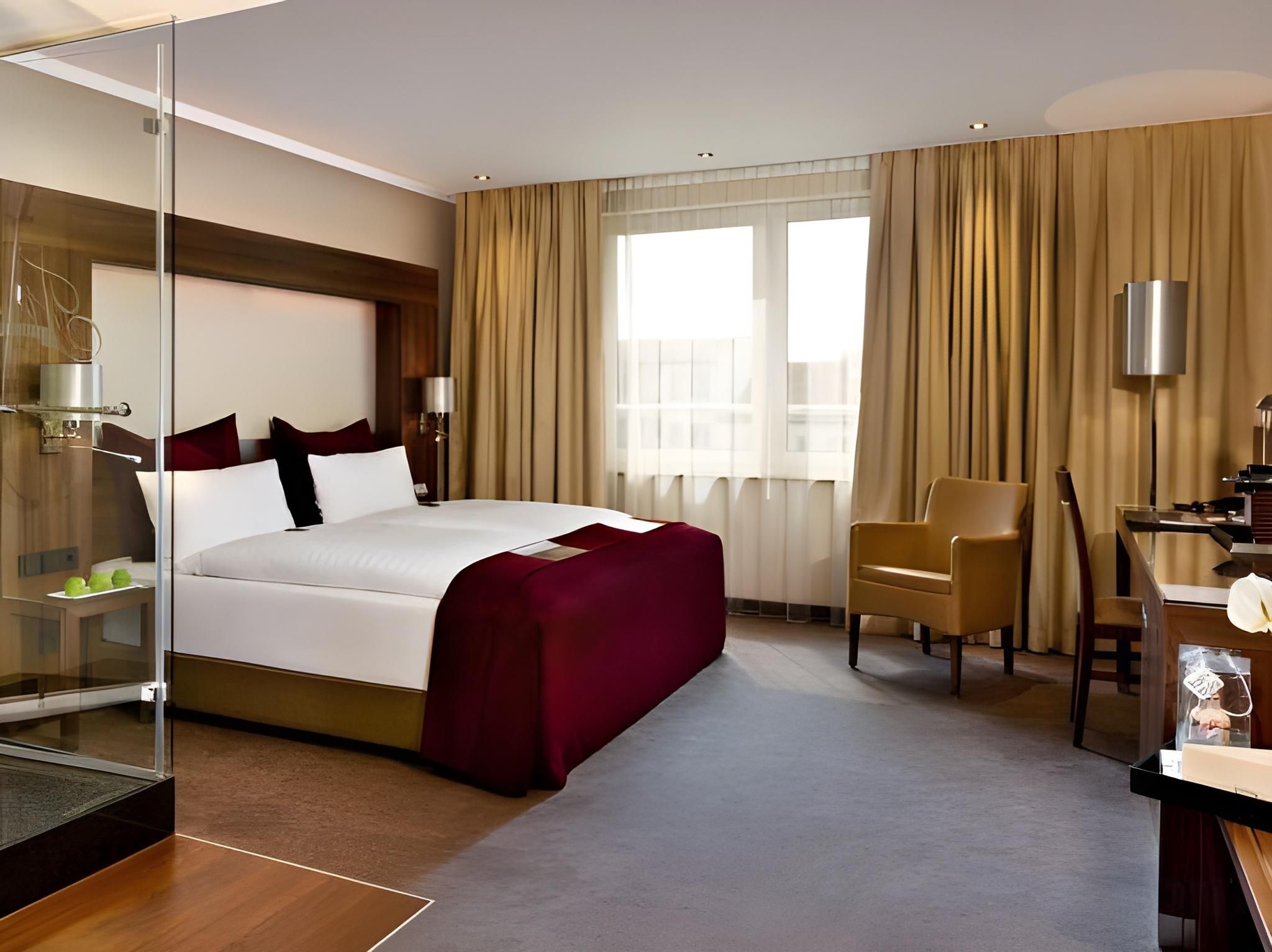 undefined Flemings Hotel Frankfurt Main-Riverside 5
