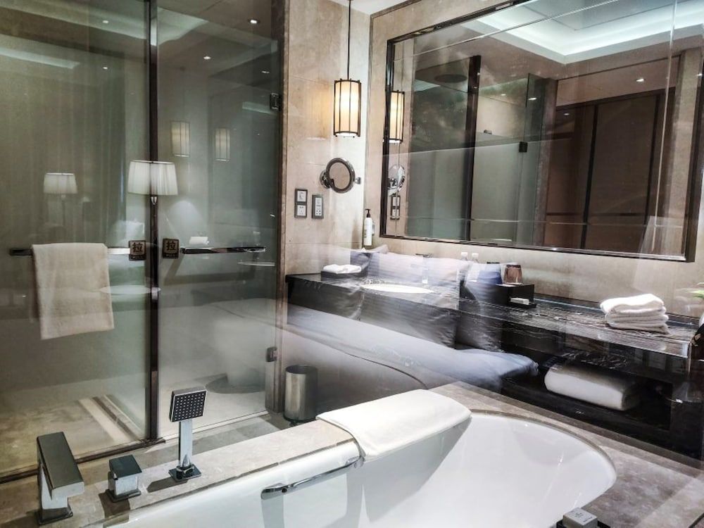 Wanda Realm Nanchang Grand Twin Room (with view) 3