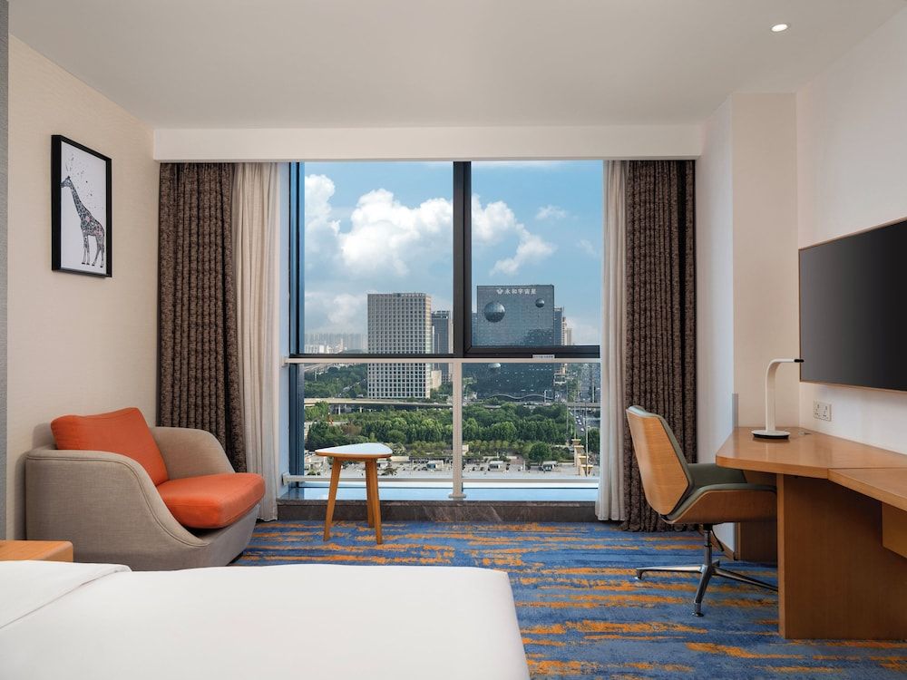 Standard Room, 1 King Bed, City View