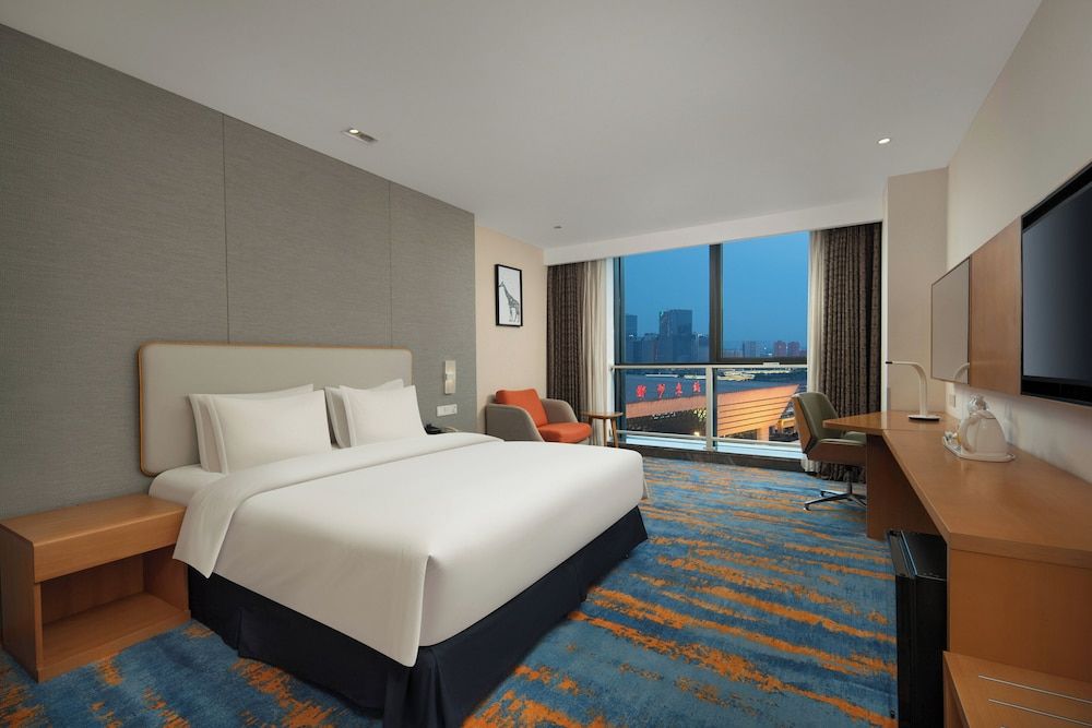 Standard Room, 1 King Bed, City View
