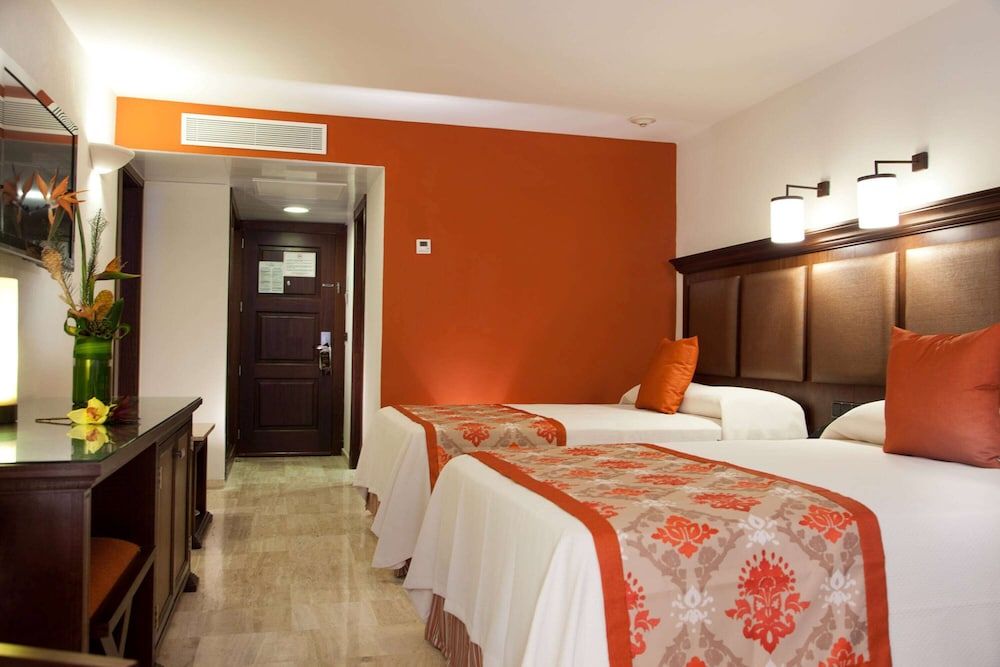 Grand Palladium Vallarta Resort & Spa - All Inclusive Deluxe Triple Room, Ocean View (Panoramic) 3
