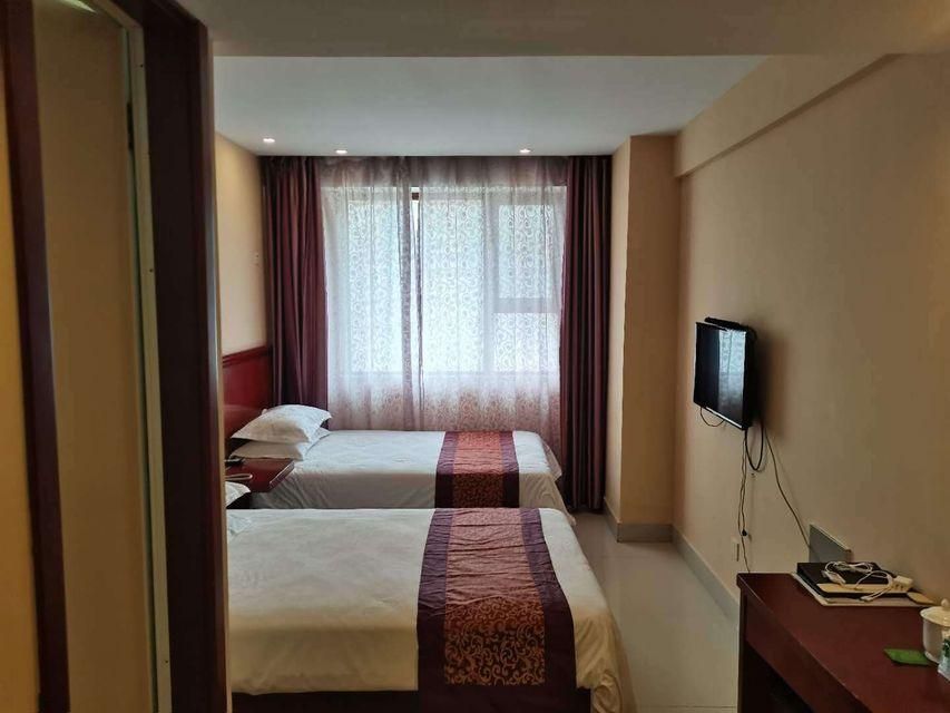Twin Room with Mah-jongg