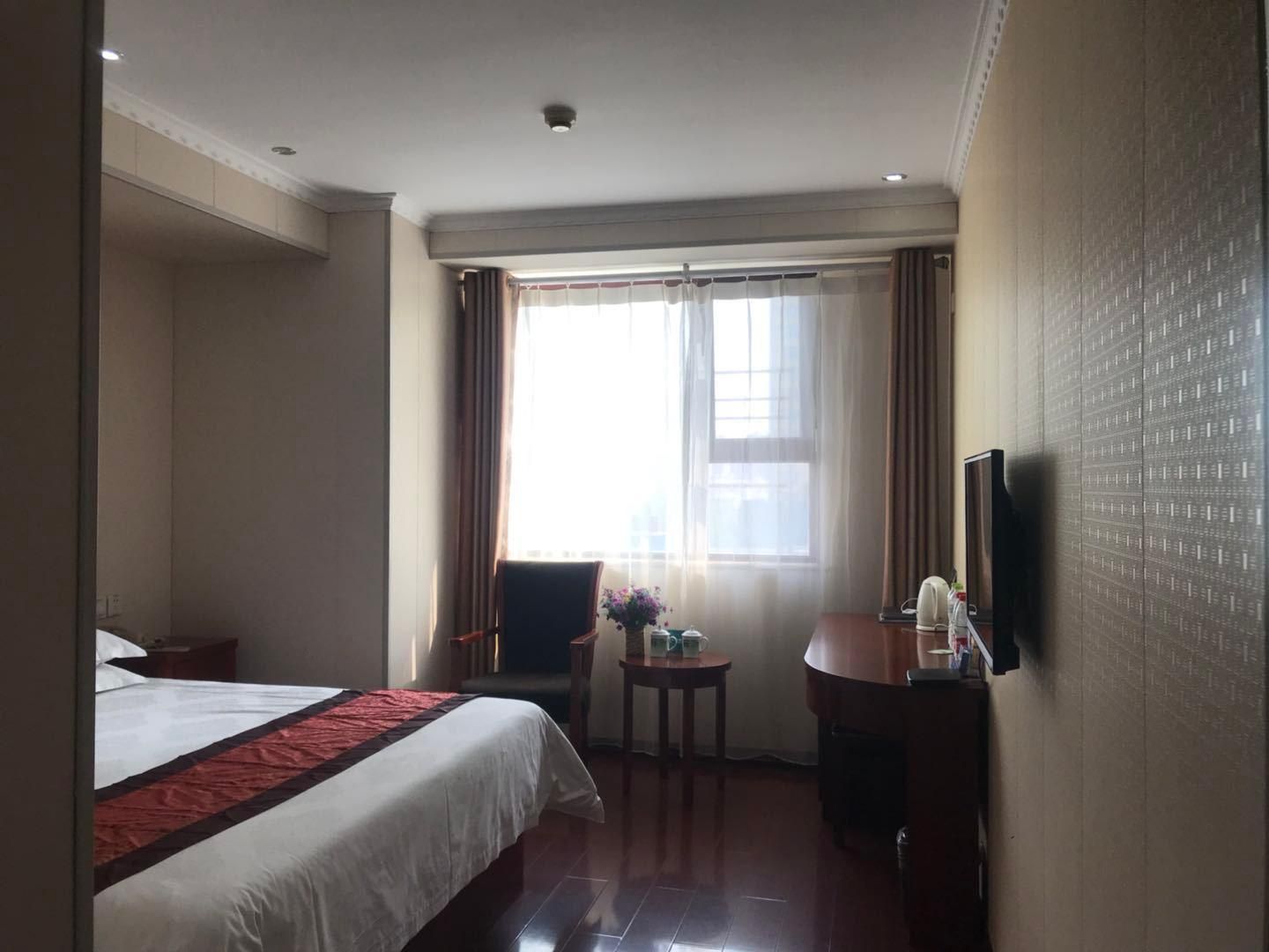 Business Queen Room
