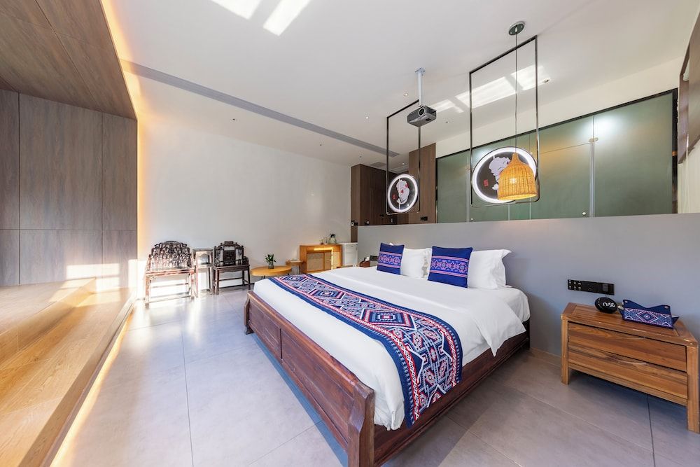 Premier Room, 1 Bedroom, Mountain View, Courtyard Area