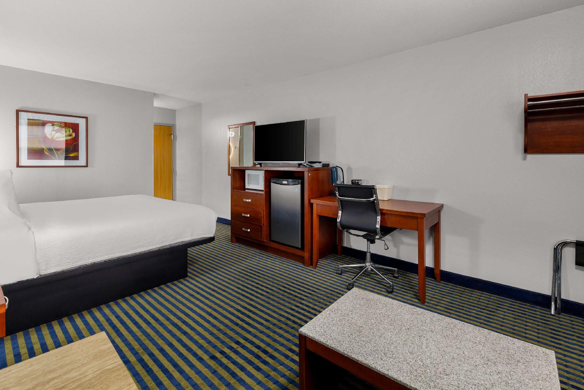 1 King Bed, Nonsmoking