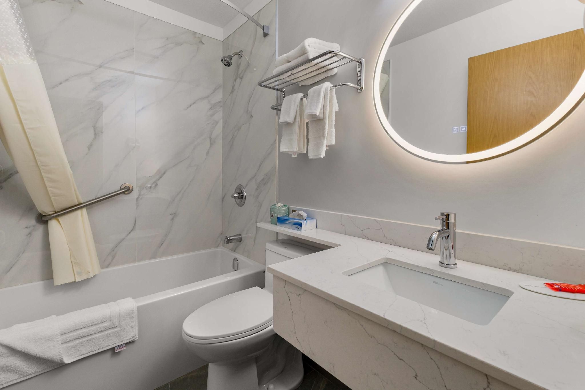 1 King Bed, Non-Smoking, Kitchenette, Full Breakfast