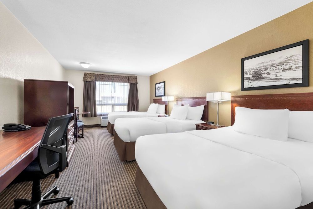 Standard Room, Multiple Beds, Non Smoking, Refrigerator & Microwave