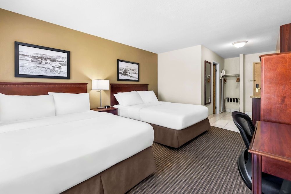 Suite, 2 Queen Beds, Non Smoking, Kitchen (with Sofabed)