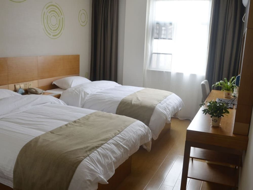 Twin Bed Room
