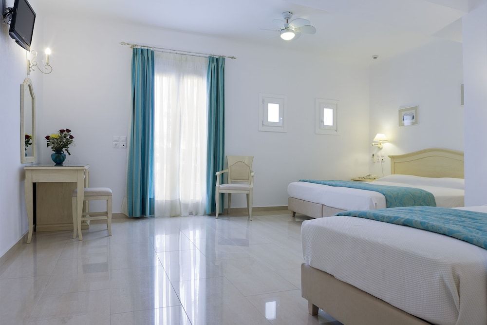 Kamari Hotel Superior Triple Room 4