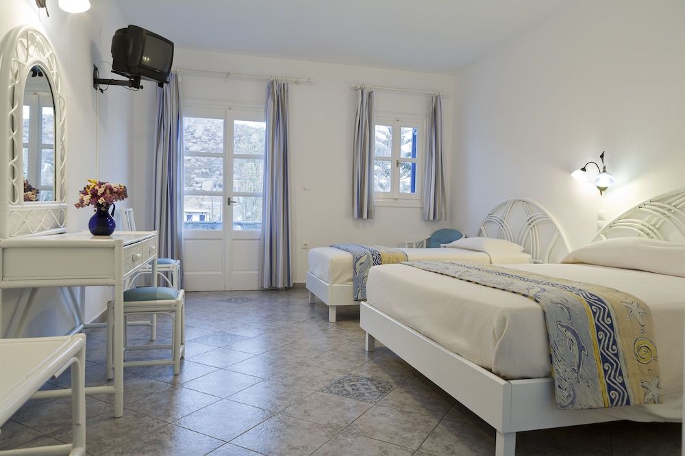 Kamari Hotel Superior Triple Room 5