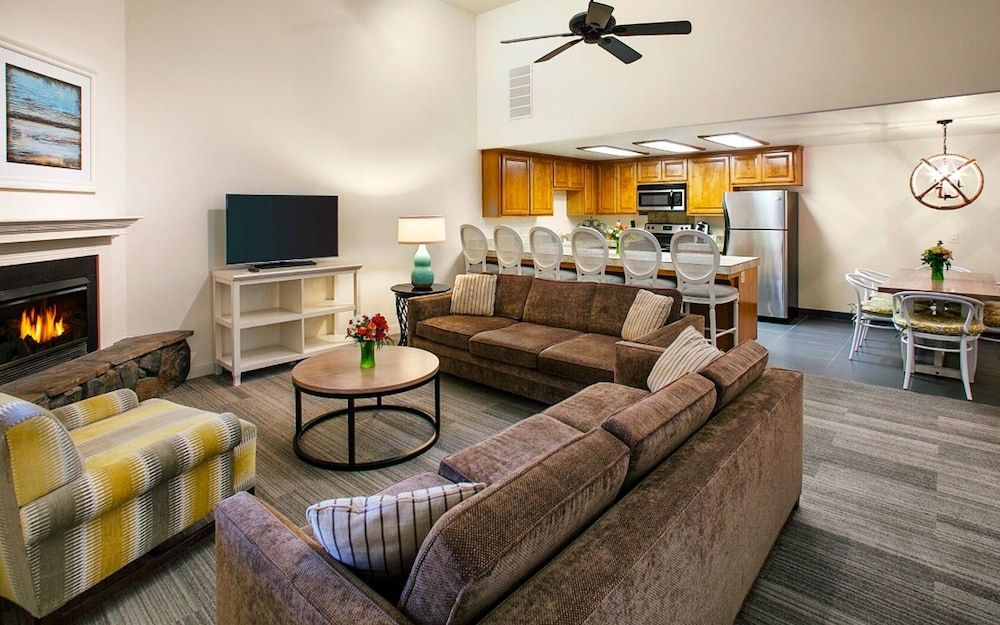 FogCatcher Inn Family Suite, Multiple Beds, Kitchen, Resort View 7