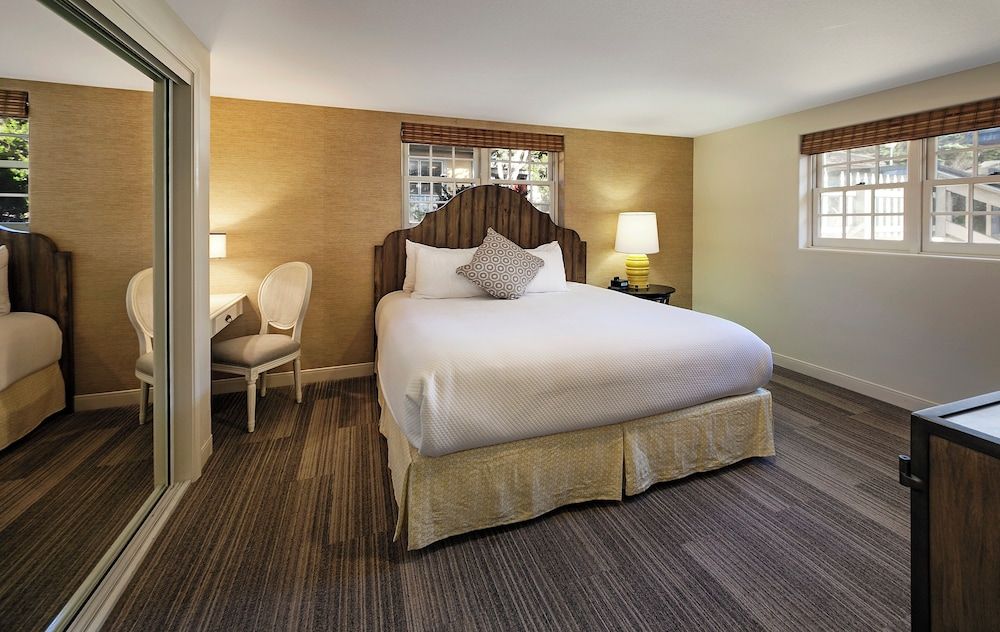 FogCatcher Inn Family Suite, Multiple Beds, Kitchen, Resort View 2