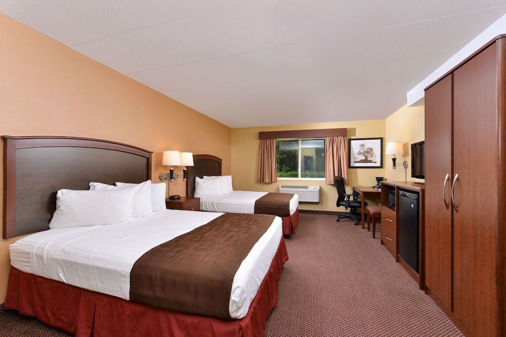 Deluxe Room, 2 Queen Beds, Accessible, Non Smoking (Mobility, Roll-In Shower)