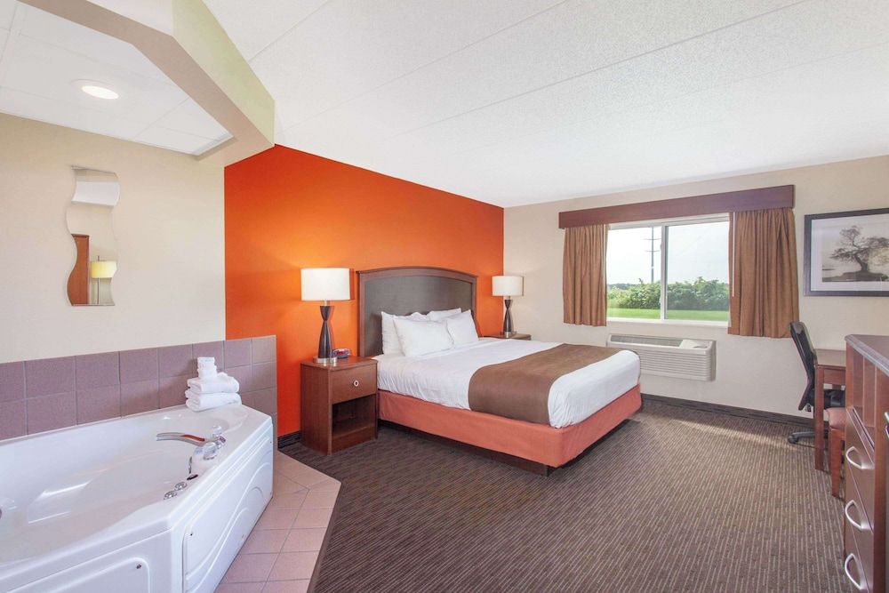 Room, 1 King Bed, Non Smoking