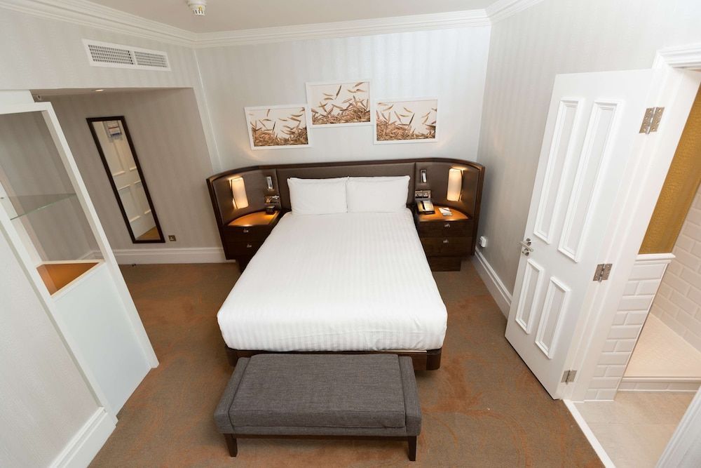Hilton London Hyde Park Room, 1 Queen Bed 7