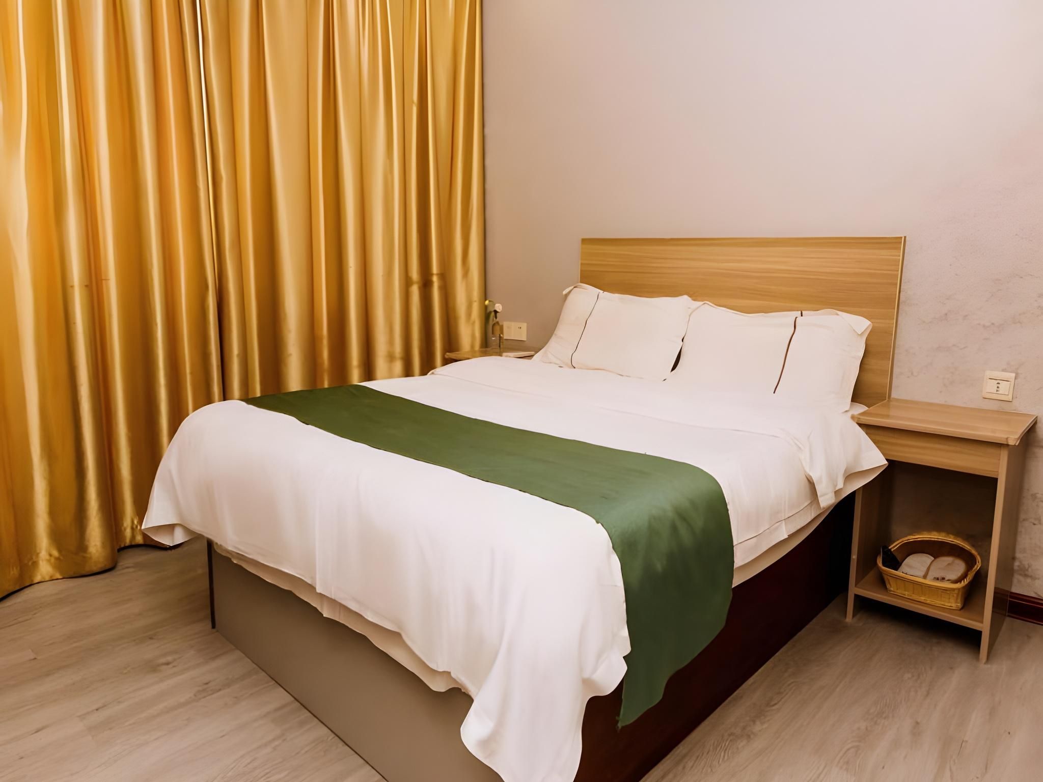 Business Queen Room