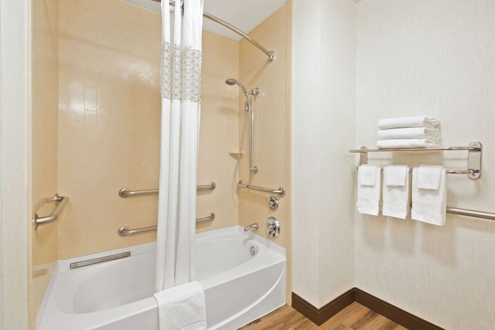 One King Bed, Non-Smoking, Accessible