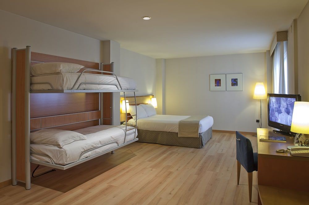 Hotel Castellon Center Affiliated by Meliá Family Room 4