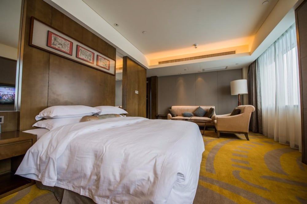 Deluxe Suite, Garden View