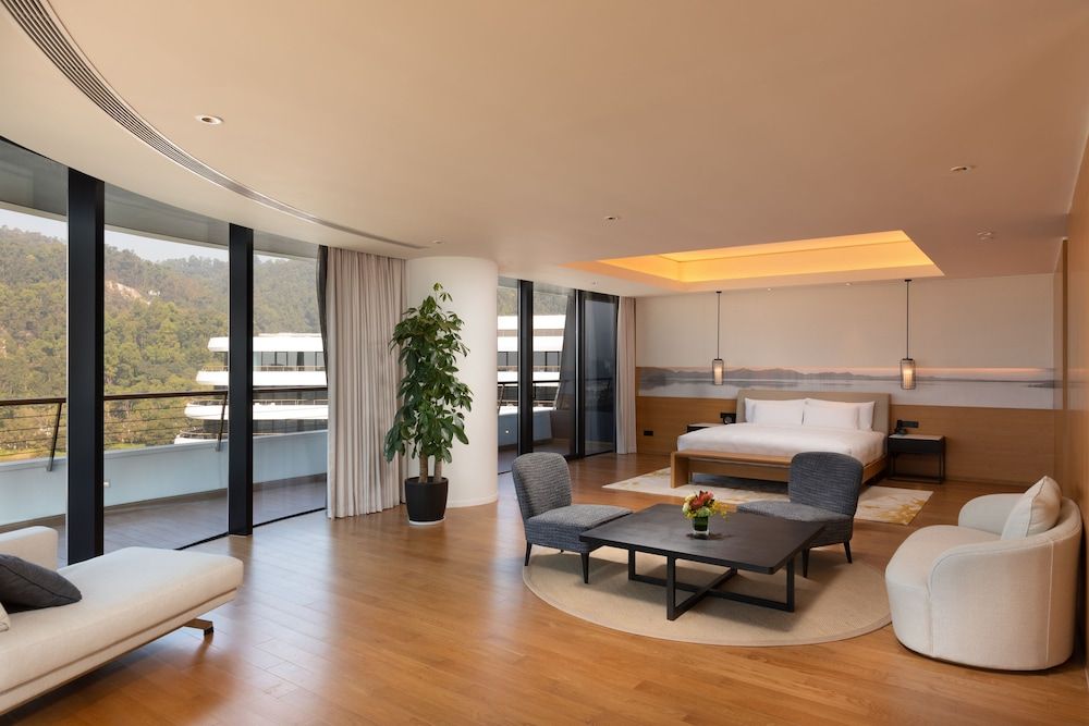 Deluxe Suite with Sea View