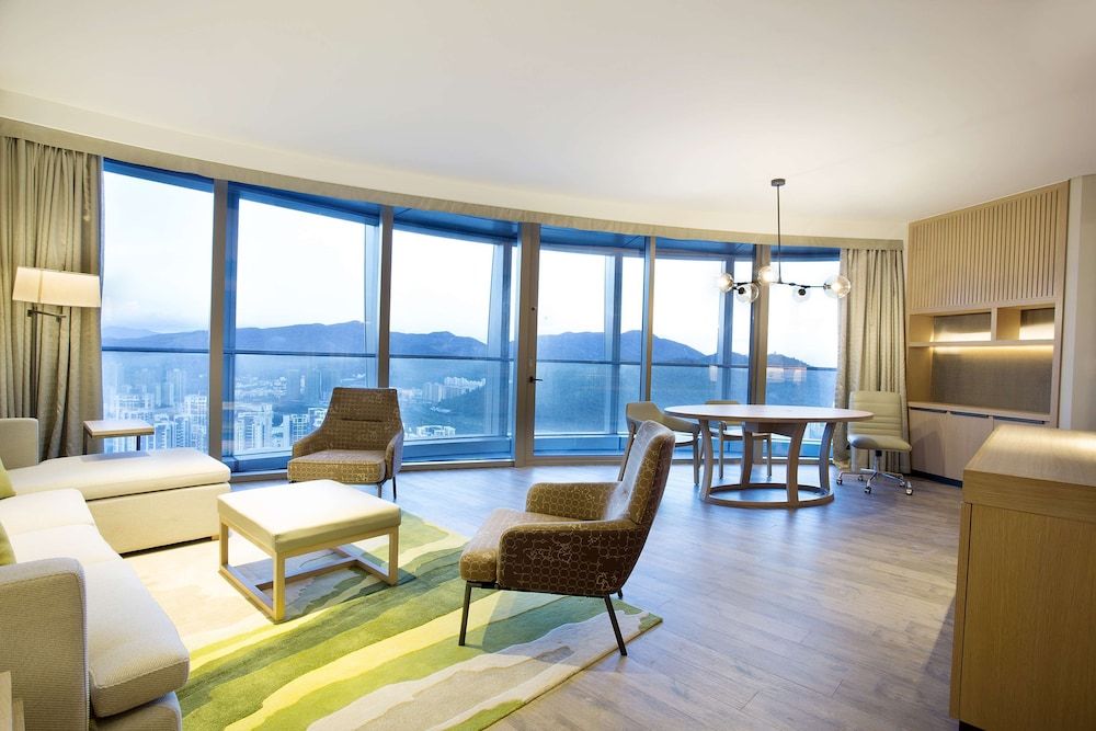Suite King Bed