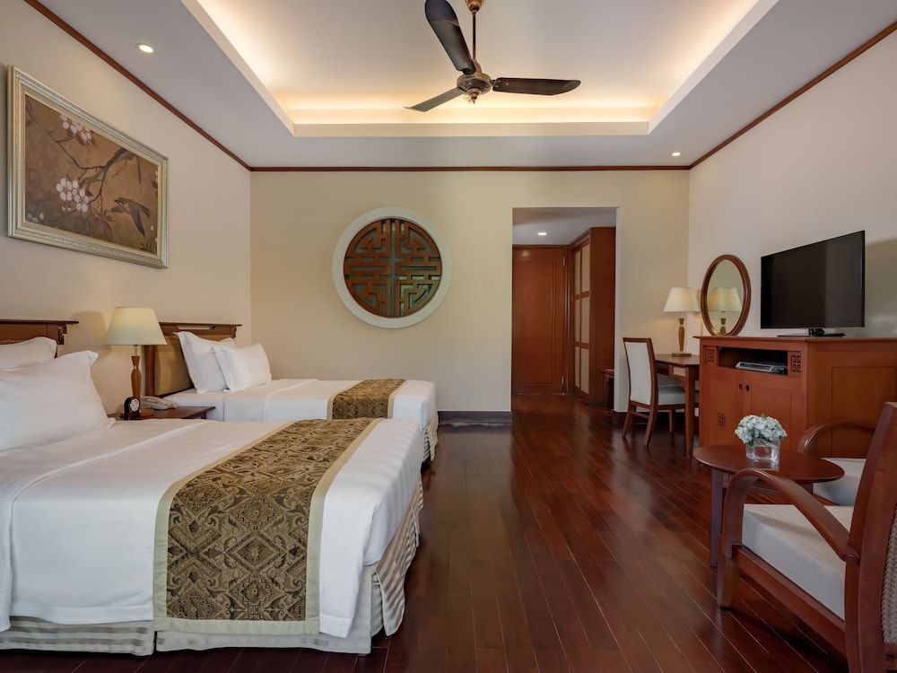 Grand Deluxe Twin Room with VinWonders Access