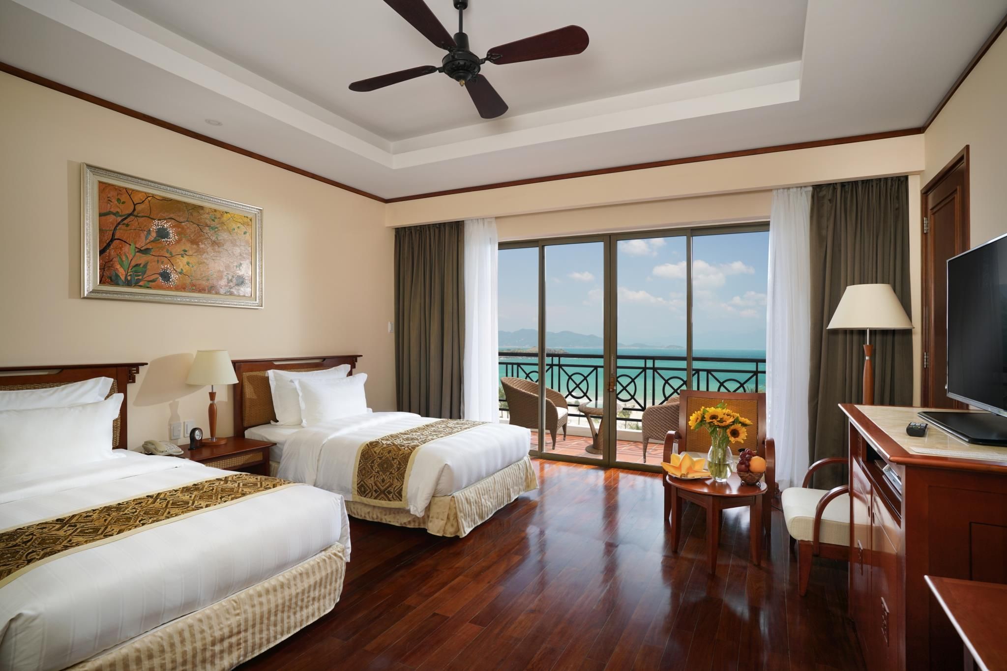 Grand Deluxe Ocean View Twin Room