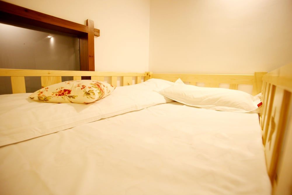 Shared Dormitory, Men only