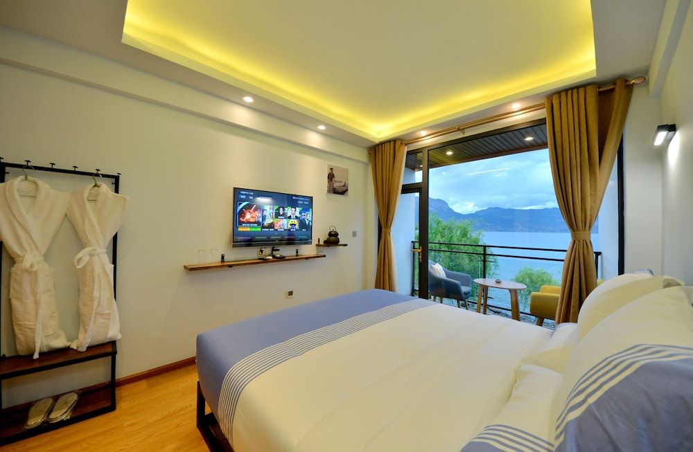 Deluxe Double Room, Lake View