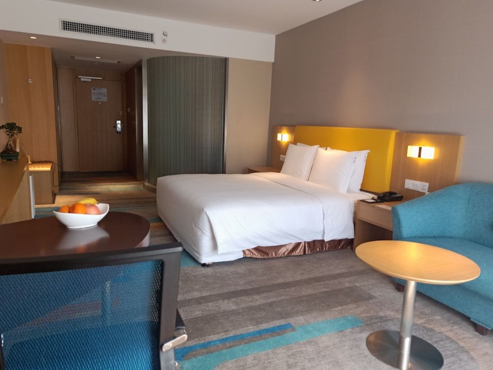 Standard Room, 1 King Bed, Accessible Bathtub