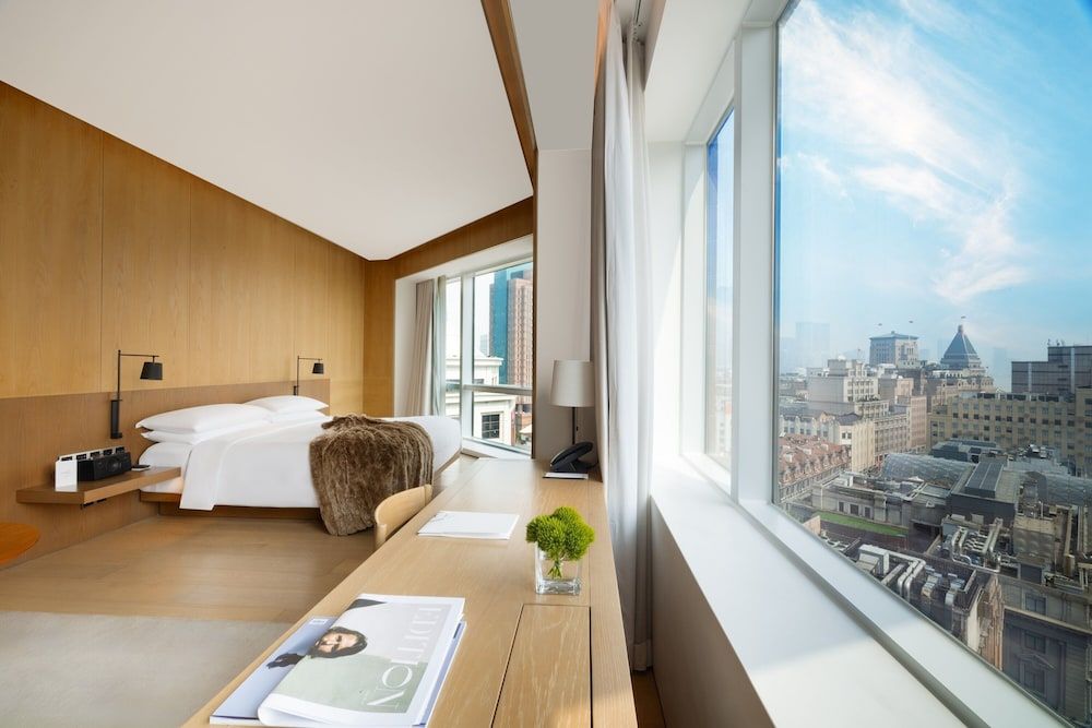 The Shanghai EDITION Premium City View Room, 1 King 9