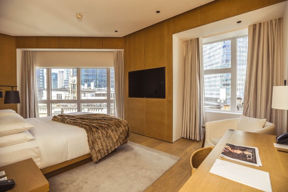 The Shanghai EDITION Deluxe Room, 1 King 5