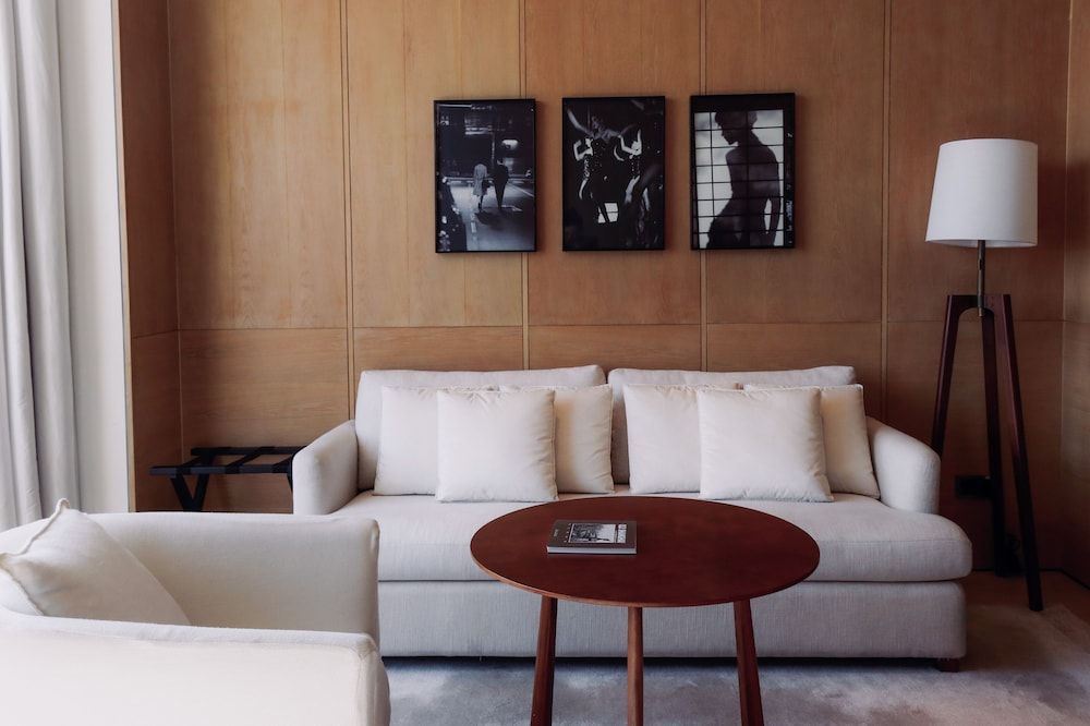 The Shanghai EDITION Premium City View Room, 1 King 8