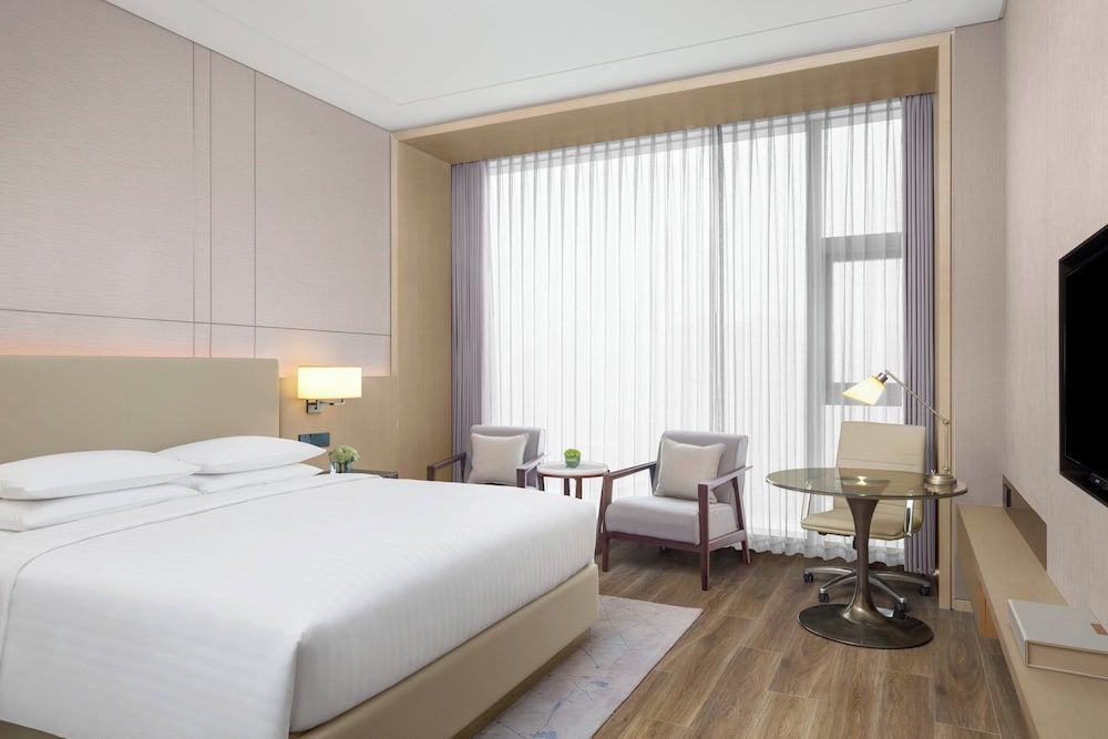 Deluxe Room, 1 King Bed