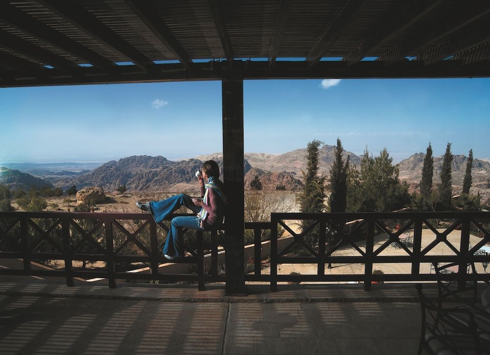 Grand Mercure Petra Classic Twin Room, 2 Twin Beds 9