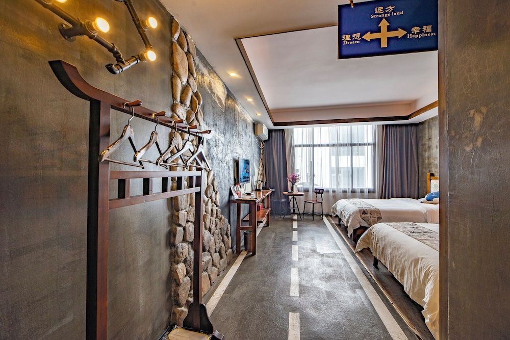 Zhangjiajie Nanfang Yinan Hotel Deluxe Twin Room B 2