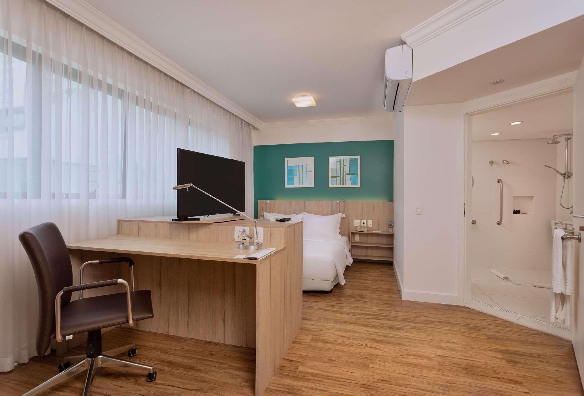 Accessible Premium Queen Non-Smoking