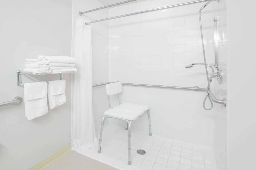 Suite, Accessible, Microwave