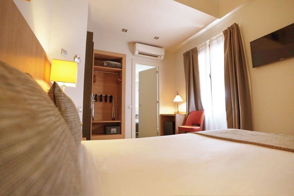 Arc la Rambla Double Room (Small) 3