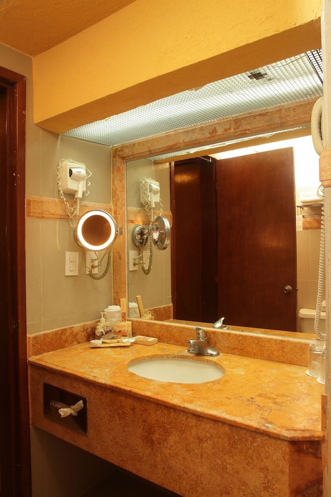 Gran Real Yucatan Master Suite, 2 Bedroom, Kitchenette, Bathtub 8