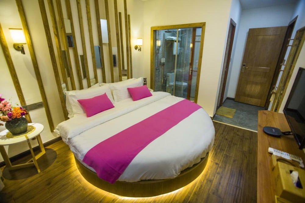 Superior Double Room with Round Bed
